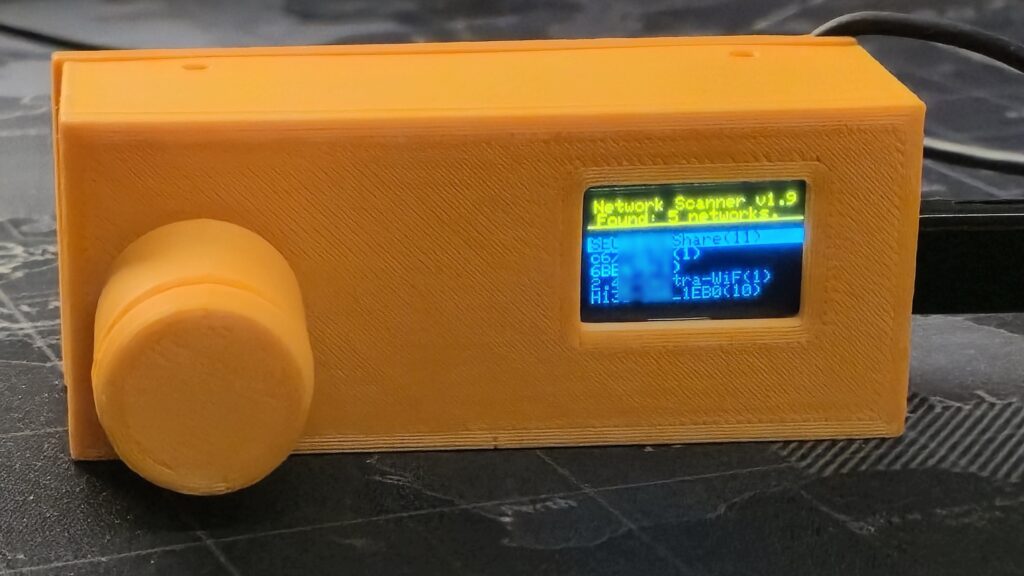 obudowa skanera sieci WiFi, widok z przodu z enkoderem i wyświetlaczem OLED