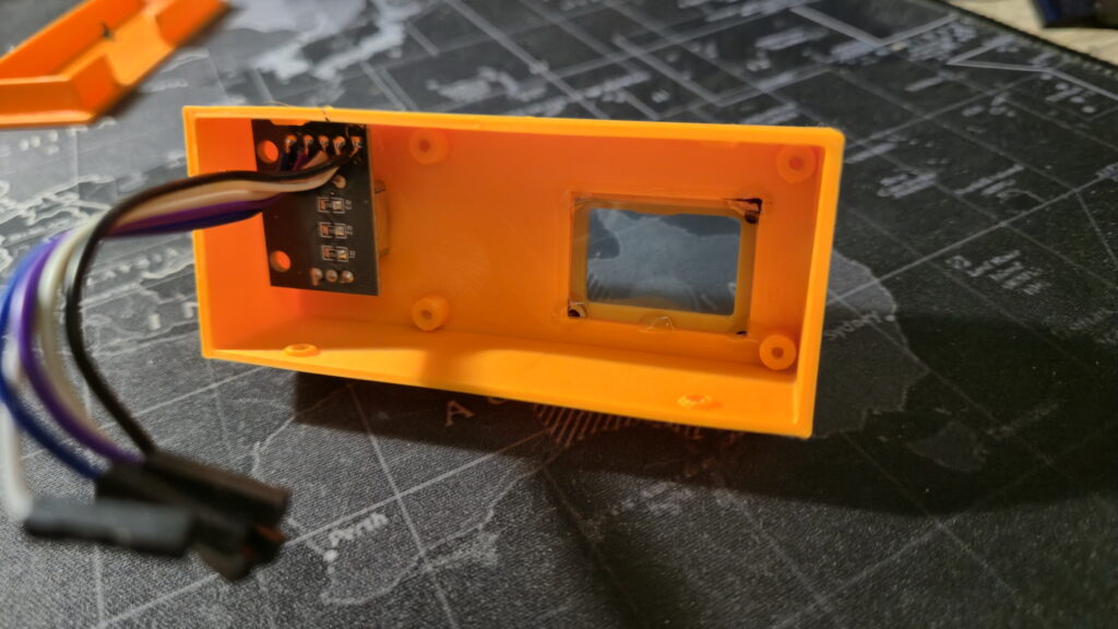 obudowa skanera sieci WiFi, widok od wewnątrz, bez modułu NODEMCU ESP8266